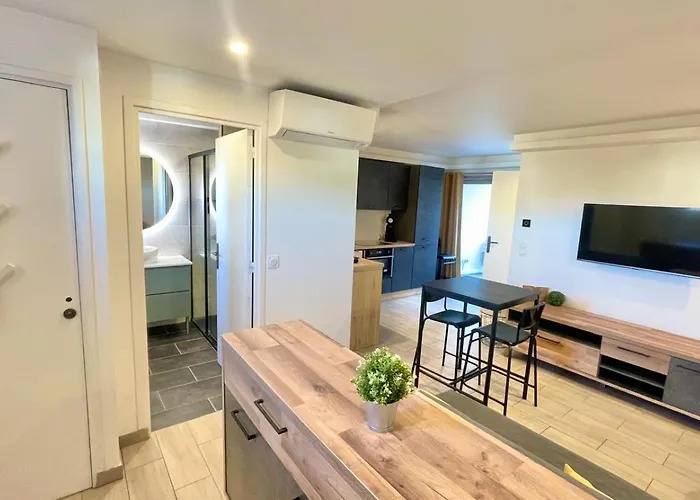 T2 Moderne Avec Piscine, Tennis Et Garage