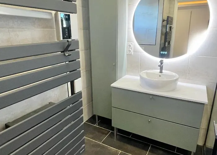 T2 Moderne Avec Piscine, Tennis Et Garage