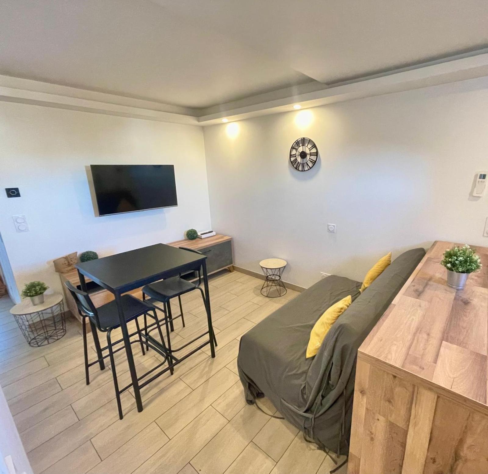 Apartment T2 Moderne Avec Piscine, Tennis Et Garage